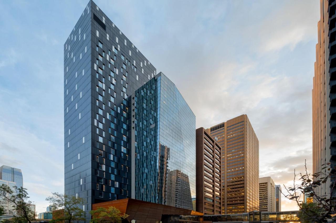 מלון Courtyard By Marriott Calgary Downtown מראה חיצוני תמונה