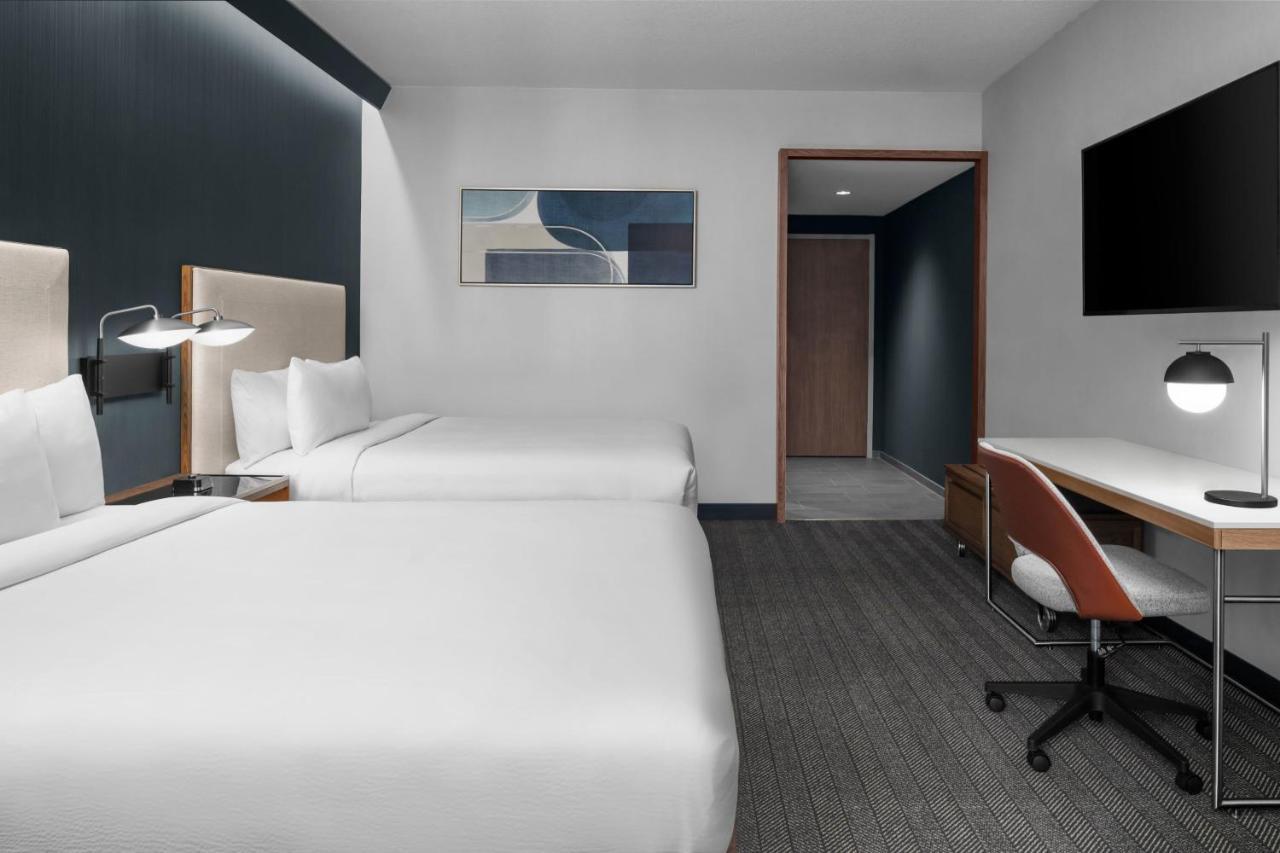 מלון Courtyard By Marriott Calgary Downtown מראה חיצוני תמונה