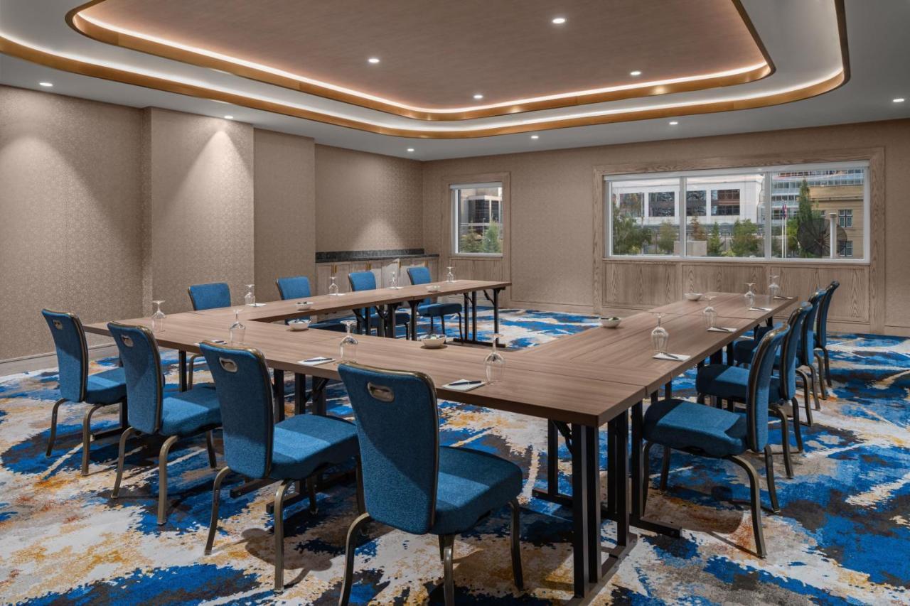 מלון Courtyard By Marriott Calgary Downtown מראה חיצוני תמונה